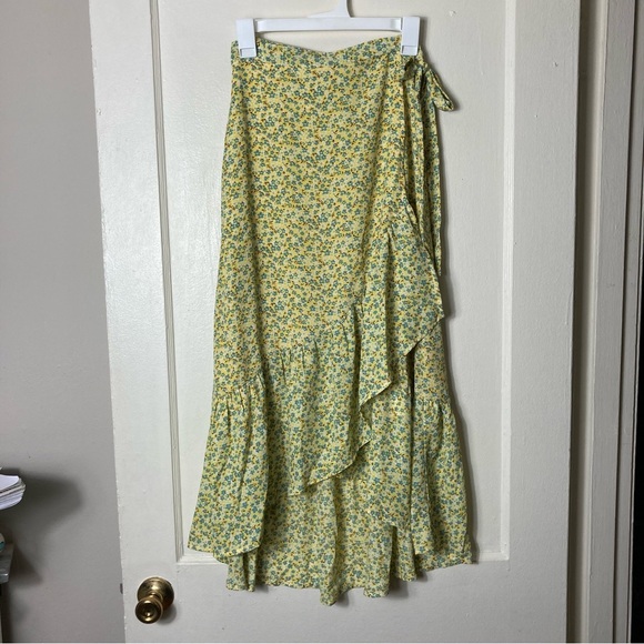 Lulu's believe in me yellow floral print wrap midi skirt womens XS - Picture 2 of 8